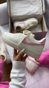 air force off white/rosa metálico (linha prime)