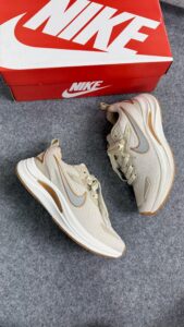 nike running fit est 1972